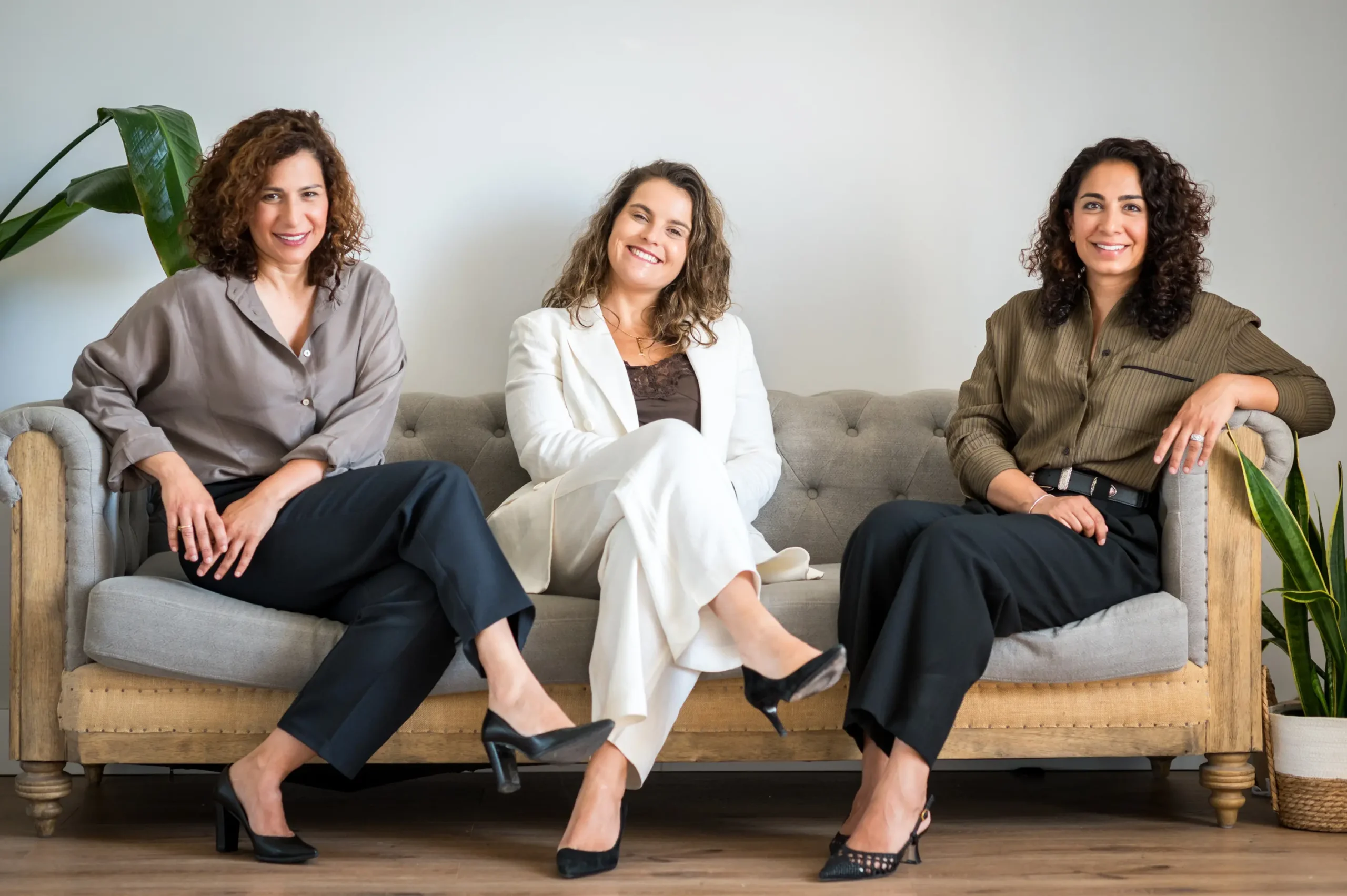 Equipo de la clínica ZaryZar en Madrid: la Dra. Shirin Zarbakhsh junto al equipo de medicina estética